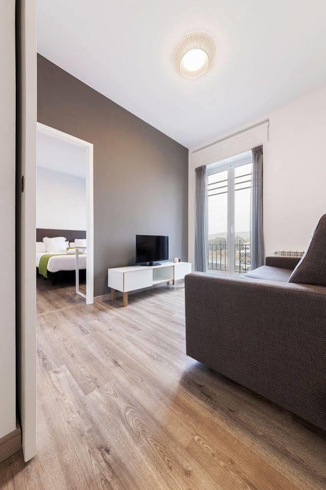 Lux Apartamentos Santiago ซานติอาโก เด กอมโปสเตลา ภายนอก รูปภาพ
